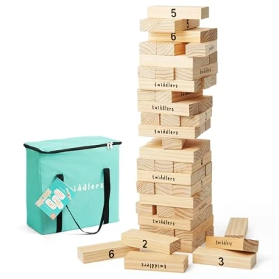 Imagen de THE TWIDDLERS Juego de jardín Torre giratoria Grande, 64 Bloques Madera Primera Calidad, se apilan hasta 1,2 m Altura Juguetes construcción Divertidos para niños y Adultos