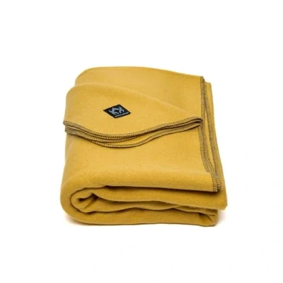 Imagen de Arcturus Manta de Lana Militar, 4.4 Libras, cálida, Gruesa, Lavable, Grande 64 x 88 Pulgadas, Ideal para Camping, al Aire Libre, Eventos Deportivos y Kits Supervivencia (Dorado)
