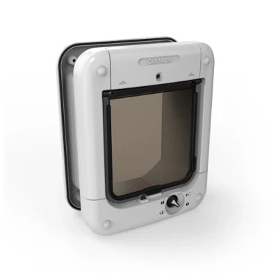 Imagen de Cat Mate Puerta para Gatos Activada con Microchip y Perros Pequeños, Fácil Instalación en Puertas de UPVC, Vidrio Madera