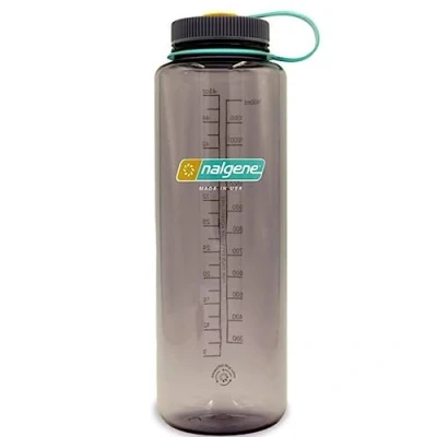 Imagen de Nalgene Sustain Tritan Botella de agua sin BPA fabricada con material derivado del 50% residuos plástico, 48 onzas, boca ancha, berenjena