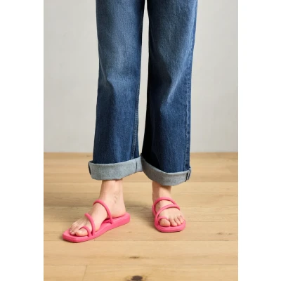 Imagen de Crocs Miami Toe Loop Sandal, Sandalias Mujer, Dragon Fruit, 42/43 EU