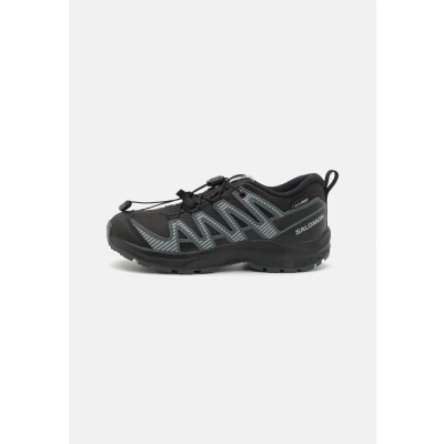 Imagen de Salomon XA PRO V8, Impermeable Junior, Negro/Grey Oscuro/Q, Zapatos de Senderismo Versátiles para Mayor Comodidad, Perfectos Excursionismo y Correr en Senderos Aventuras al Aire Libre. 3.8